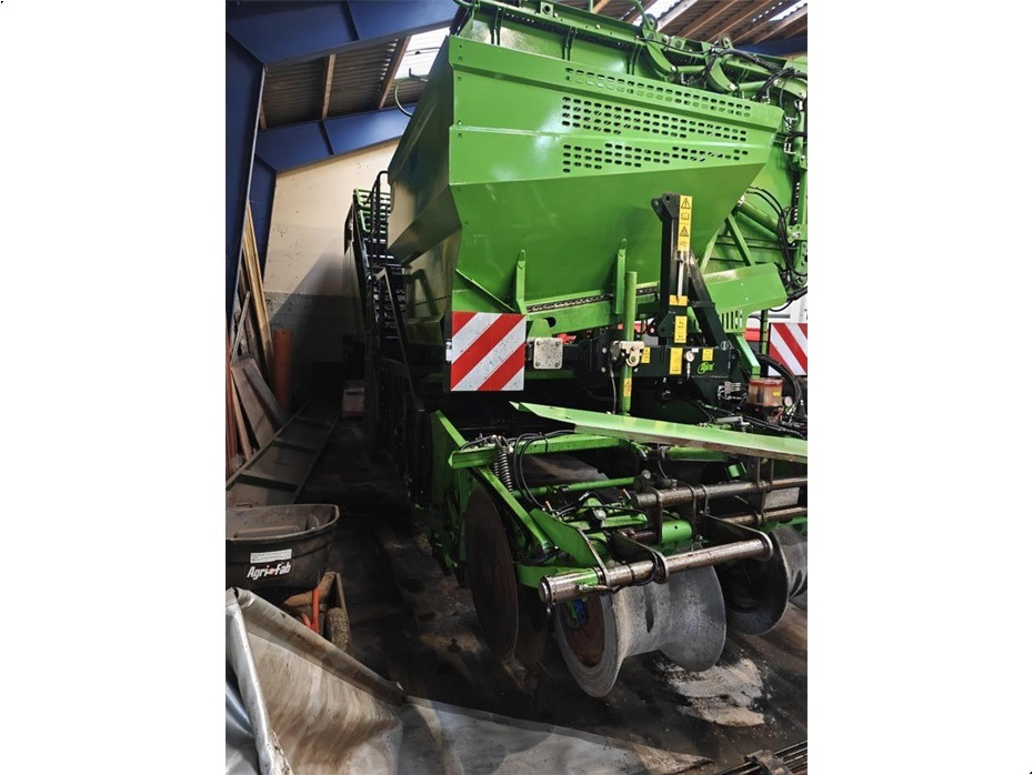 AVR SPIRIT 9200 - Bramborový kombajn: obrázek 2 AVR SPIRIT 9200 - Bramborový kombajn: obrázek 2