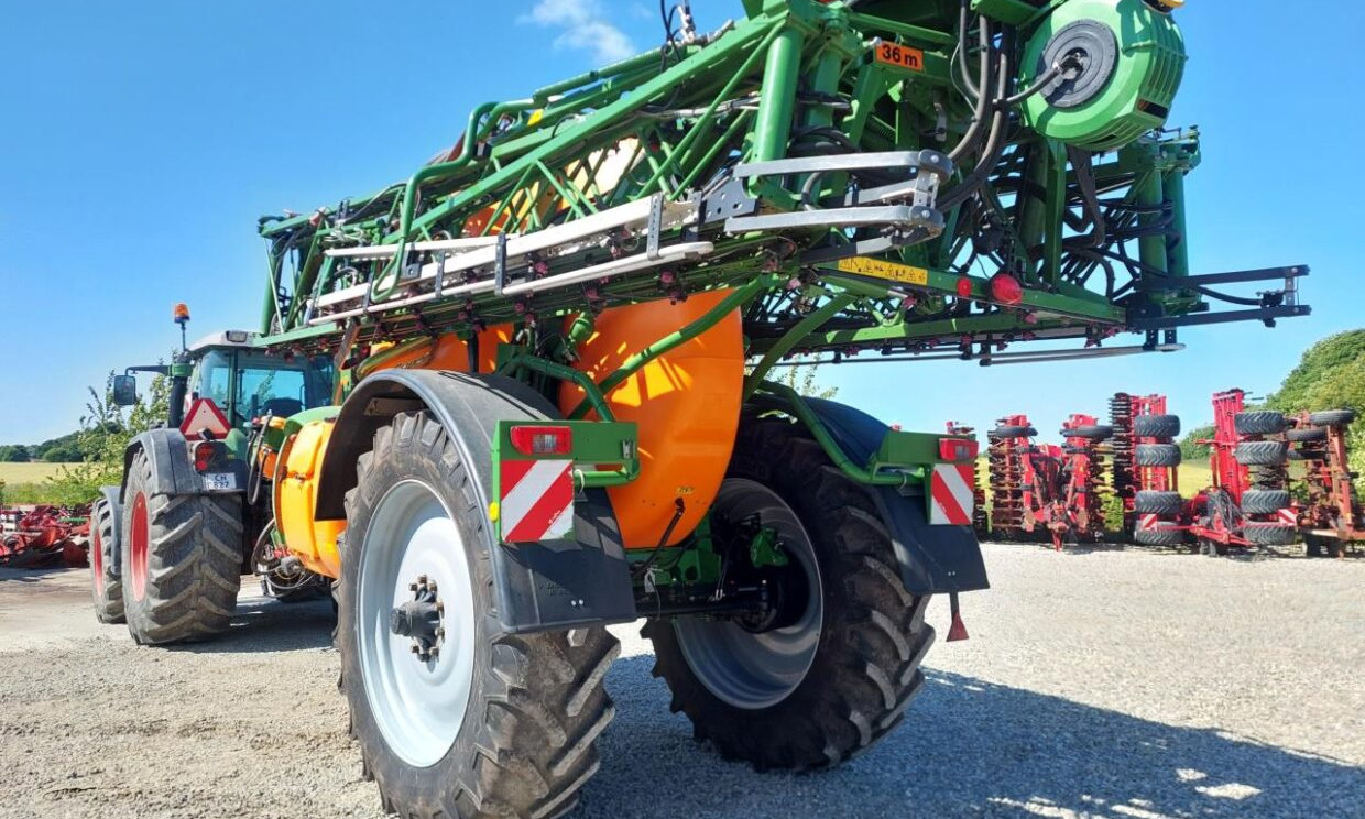 Amazone UX 6200 SUPER - 36-30-24m - Tažený postřikovač: obrázek 4 Amazone UX 6200 SUPER - 36-30-24m - Tažený postřikovač: obrázek 4