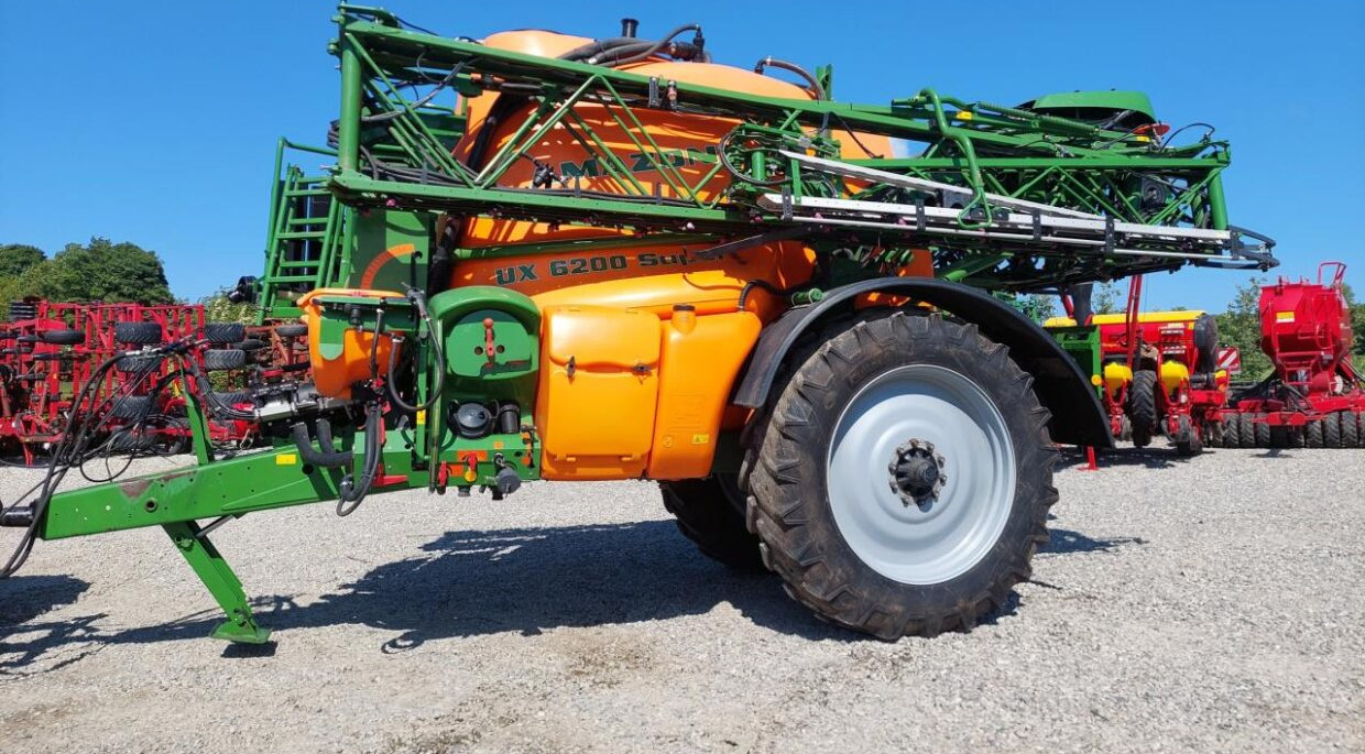 Amazone UX 6200 SUPER - 36-30-24m - Tažený postřikovač: obrázek 1 Amazone UX 6200 SUPER - 36-30-24m - Tažený postřikovač: obrázek 1