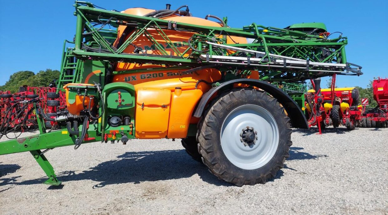 Amazone UX 6200 SUPER - 36-30-24m - Tažený postřikovač: obrázek 3 Amazone UX 6200 SUPER - 36-30-24m - Tažený postřikovač: obrázek 3