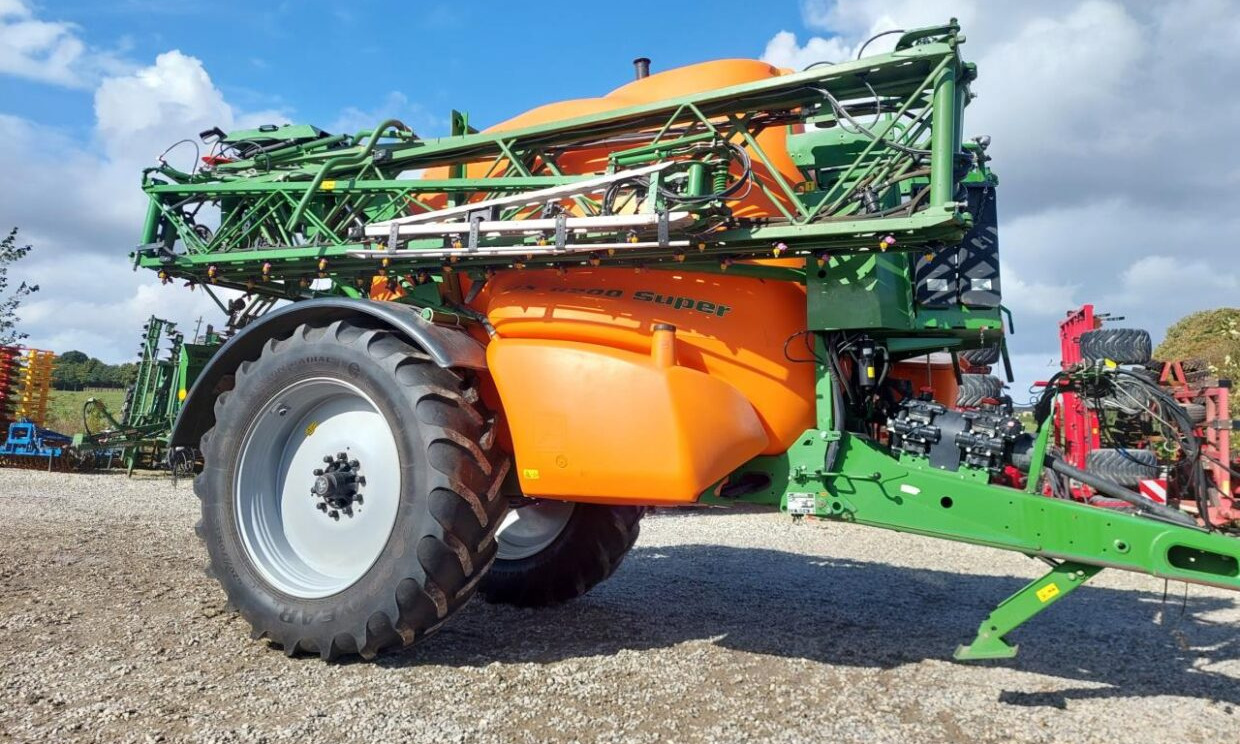 Amazone UX 6200 Super 36-24m med GPS - Tažený postřikovač: obrázek 1 Amazone UX 6200 Super 36-24m med GPS - Tažený postřikovač: obrázek 1
