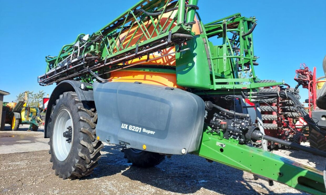 Amazone UX 6201 Super - 24-30-36m - Tažený postřikovač: obrázek 3 Amazone UX 6201 Super - 24-30-36m - Tažený postřikovač: obrázek 3