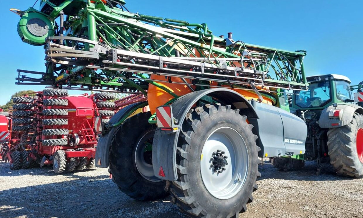 Amazone UX 6201 Super - 24-30-36m - Tažený postřikovač: obrázek 4 Amazone UX 6201 Super - 24-30-36m - Tažený postřikovač: obrázek 4