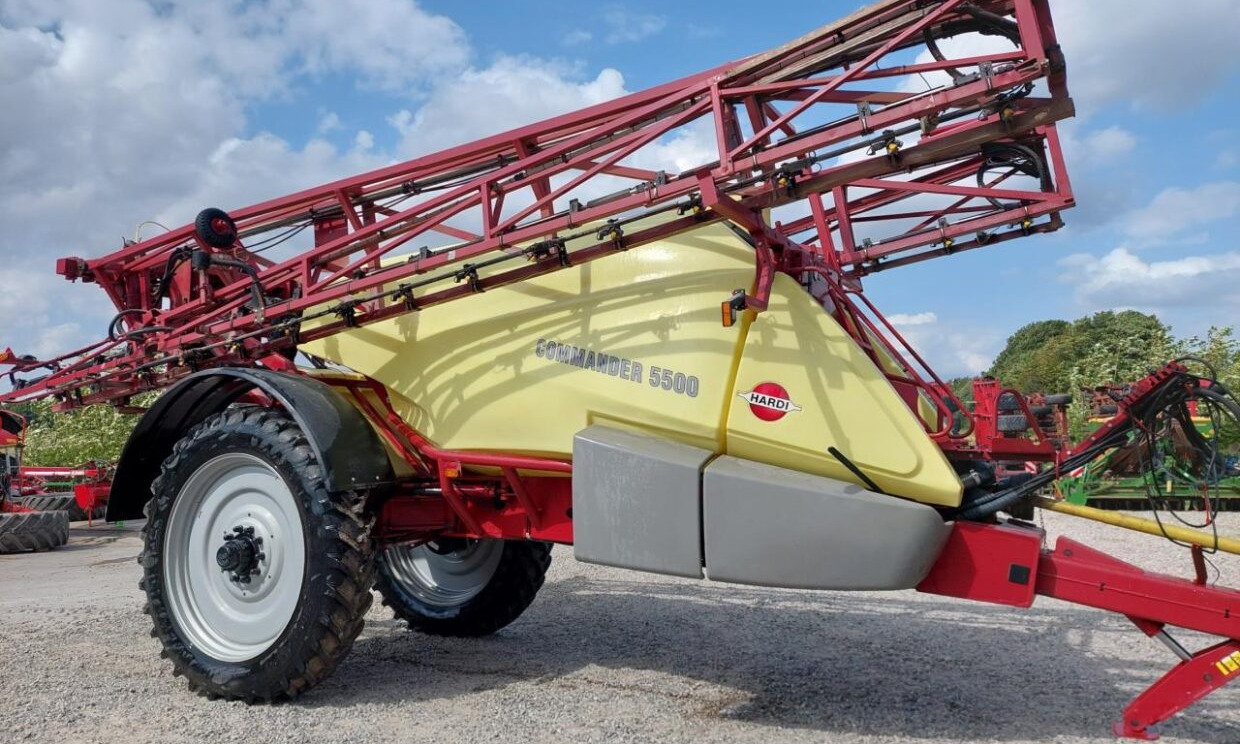 Hardi Commander 5500i -30m - Tažený postřikovač: obrázek 1 Hardi Commander 5500i -30m - Tažený postřikovač: obrázek 1