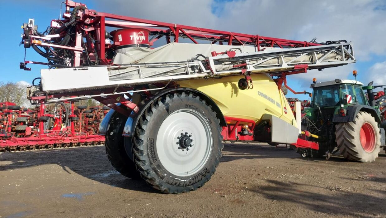 Hardi Commander 7000i - 36 m Twin - Tažený postřikovač: obrázek 2 Hardi Commander 7000i - 36 m Twin - Tažený postřikovač: obrázek 2