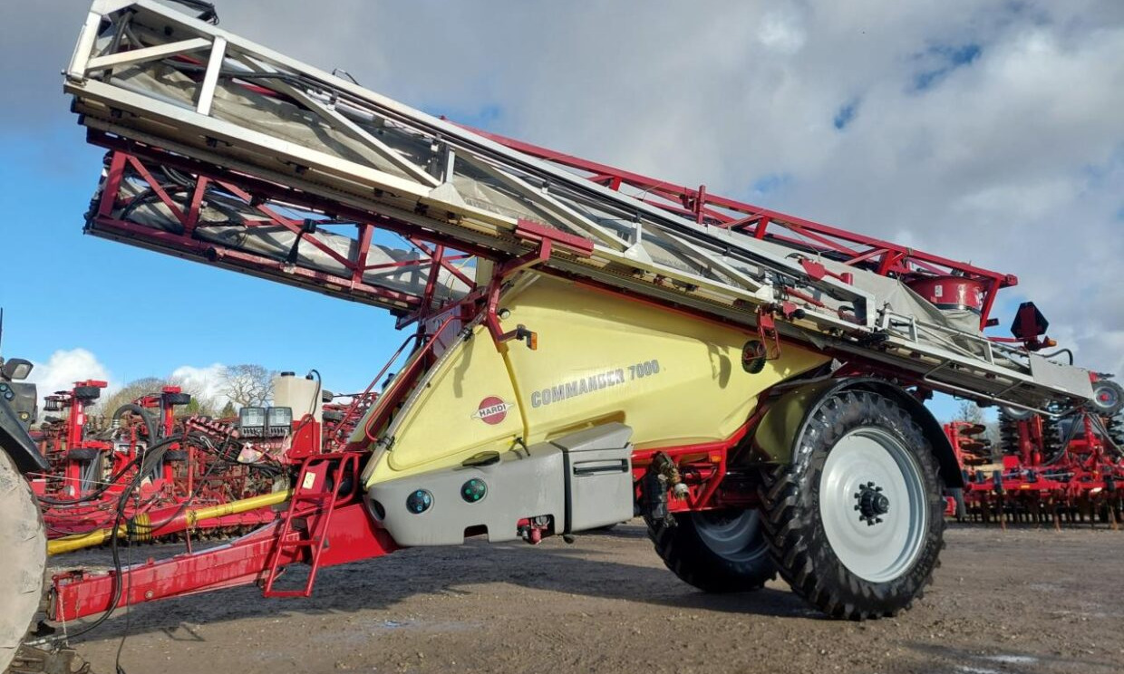 Hardi Commander 7000i - 36 m Twin - Tažený postřikovač: obrázek 1 Hardi Commander 7000i - 36 m Twin - Tažený postřikovač: obrázek 1