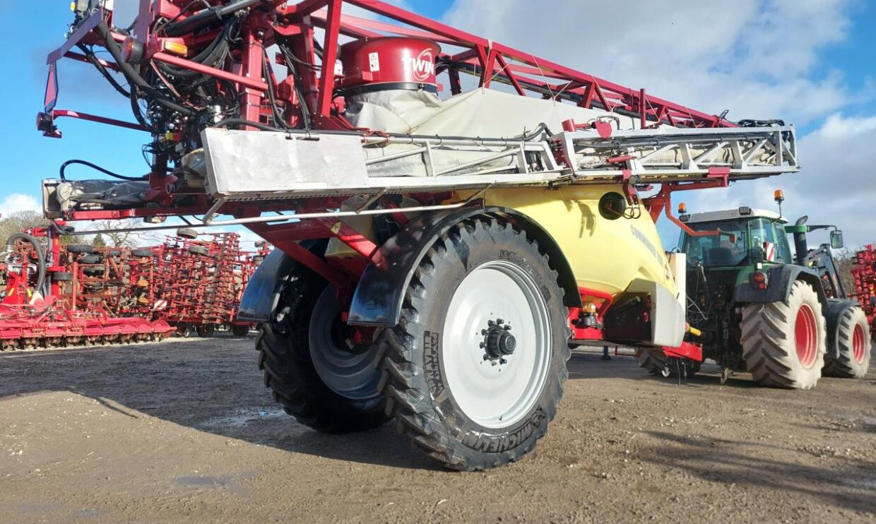 Hardi Commander 7000i - 36 m Twin - Tažený postřikovač: obrázek 3 Hardi Commander 7000i - 36 m Twin - Tažený postřikovač: obrázek 3