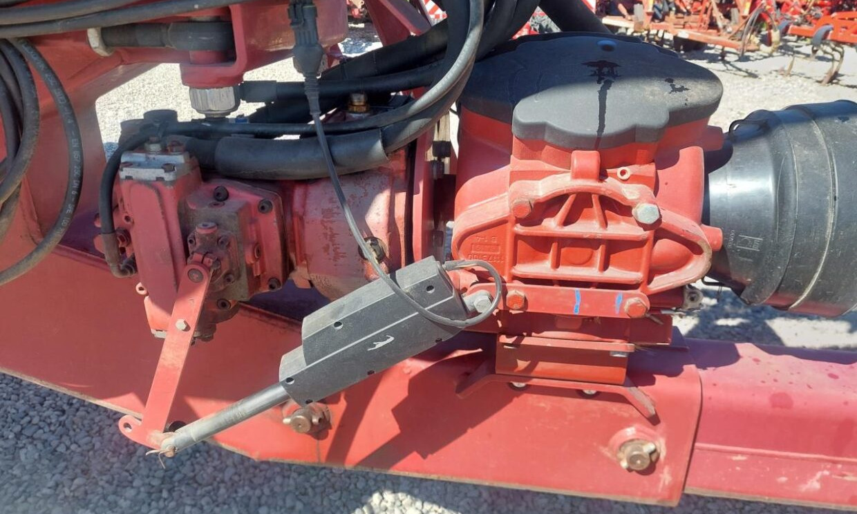Hardi Commander Plus 4200 - 28m Twin - Tažený postřikovač: obrázek 5 Hardi Commander Plus 4200 - 28m Twin - Tažený postřikovač: obrázek 5