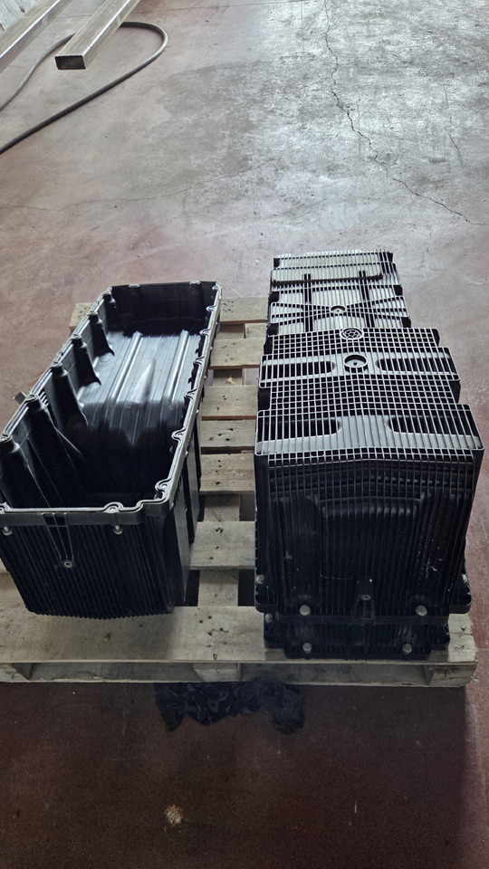 MERCEDES-BENZ ACTROS MP4 A4700105513 - Olejová vana: obrázek 5 MERCEDES-BENZ ACTROS MP4 A4700105513 - Olejová vana: obrázek 5