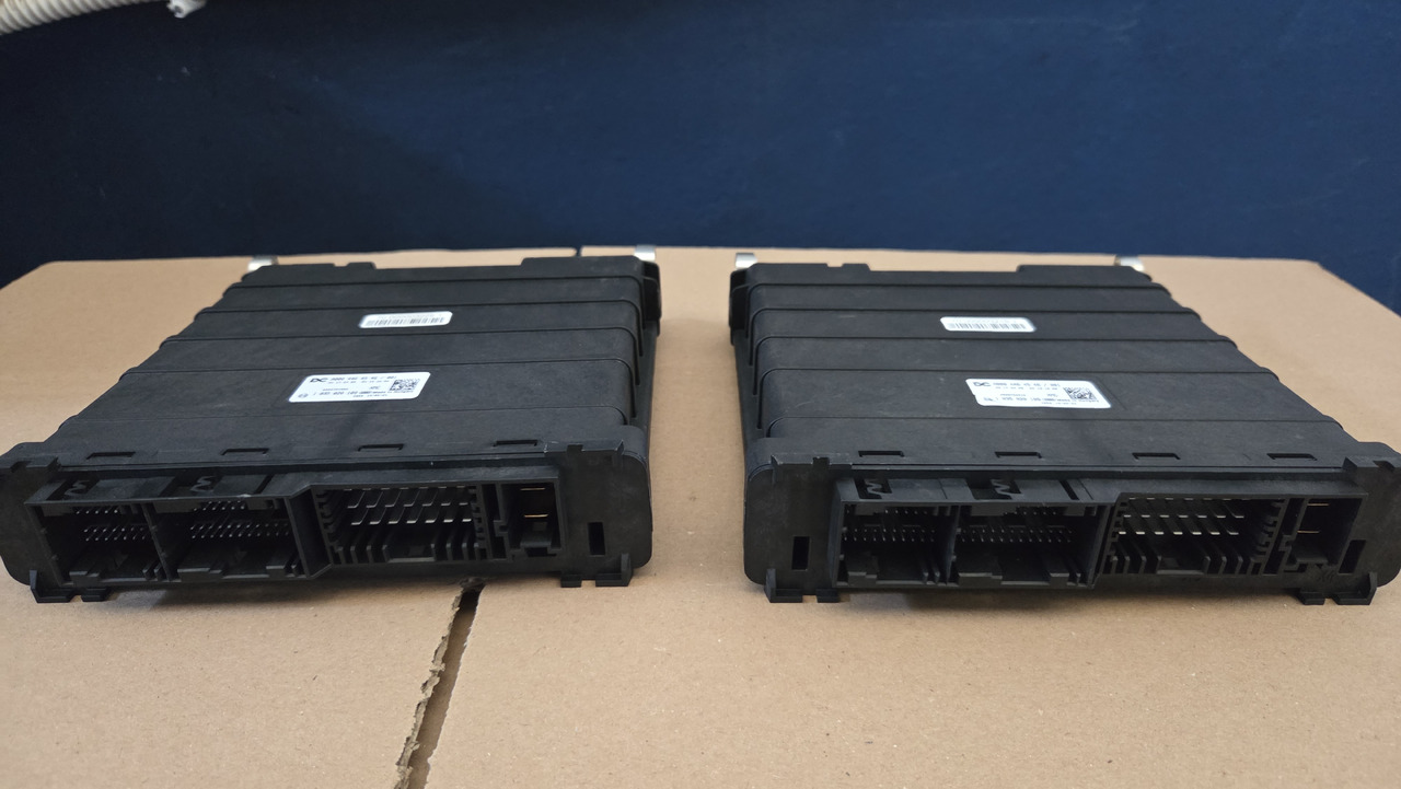 MERCEDES-BENZ PROGRAMMABLE SPECIAL MODUL XMC - Palubní deska: obrázek 3 MERCEDES-BENZ PROGRAMMABLE SPECIAL MODUL XMC - Palubní deska: obrázek 3