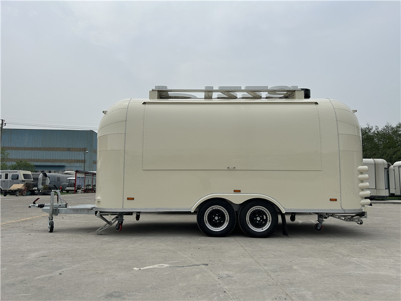 European Food Truck Pizza Food Truck, Smash Burger Foodtruck - Prodejní přívěs: obrázek 4 European Food Truck Pizza Food Truck, Smash Burger Foodtruck - Prodejní přívěs: obrázek 4