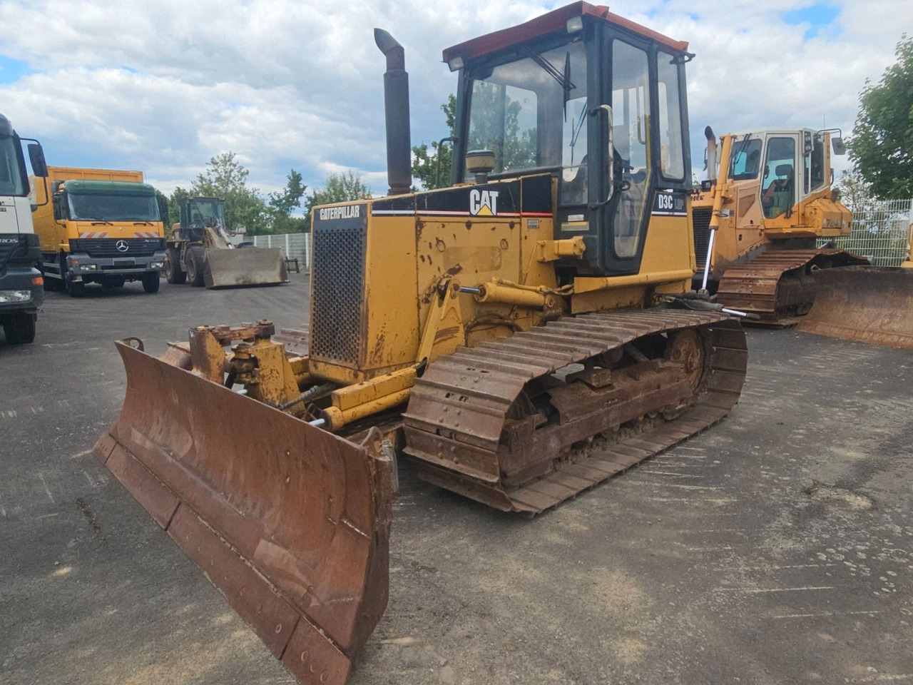 CAT D3C Raupe - Buldozer: obrázek 1 CAT D3C Raupe - Buldozer: obrázek 1
