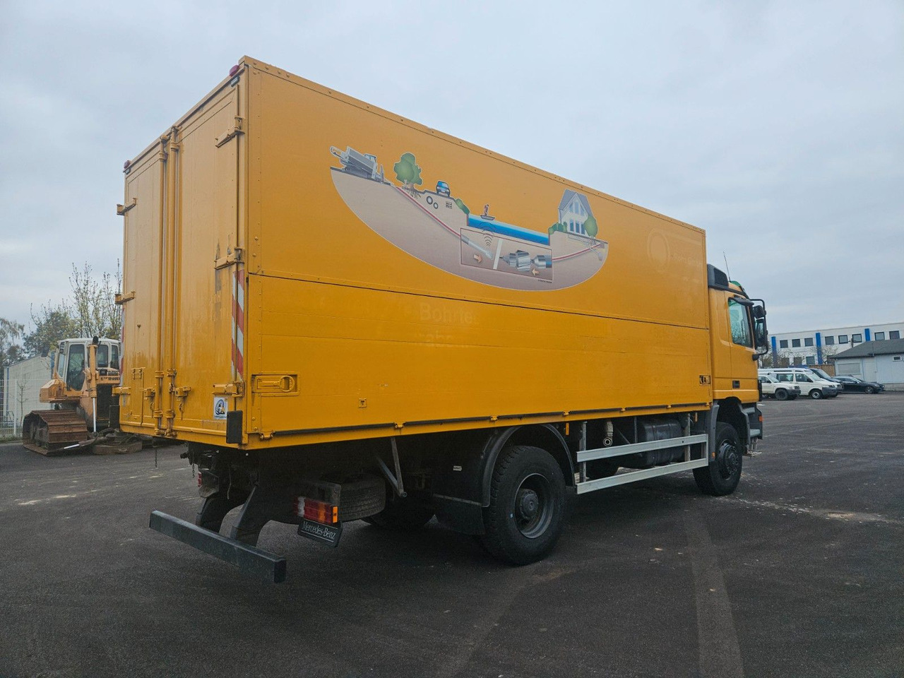 Mercedes-Benz Actros 2031 4x4 Koffer orig. 127.600 km !!! - Skříňový nákladní auto: obrázek 3 Mercedes-Benz Actros 2031 4x4 Koffer orig. 127.600 km !!! - Skříňový nákladní auto: obrázek 3