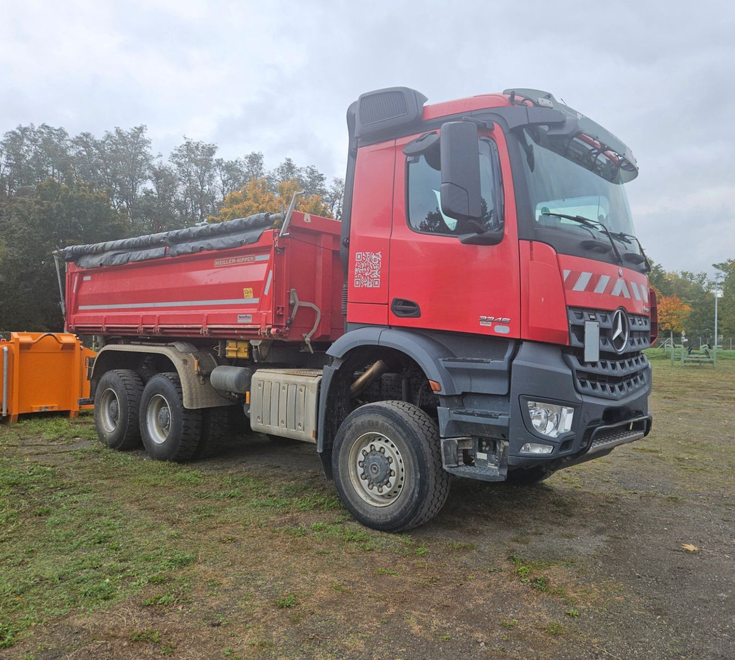 Mercedes-Benz Arocs 3346 6x6 Dreiseitenkipper mit Bordmatik - Sklápěč: obrázek 4 Mercedes-Benz Arocs 3346 6x6 Dreiseitenkipper mit Bordmatik - Sklápěč: obrázek 4