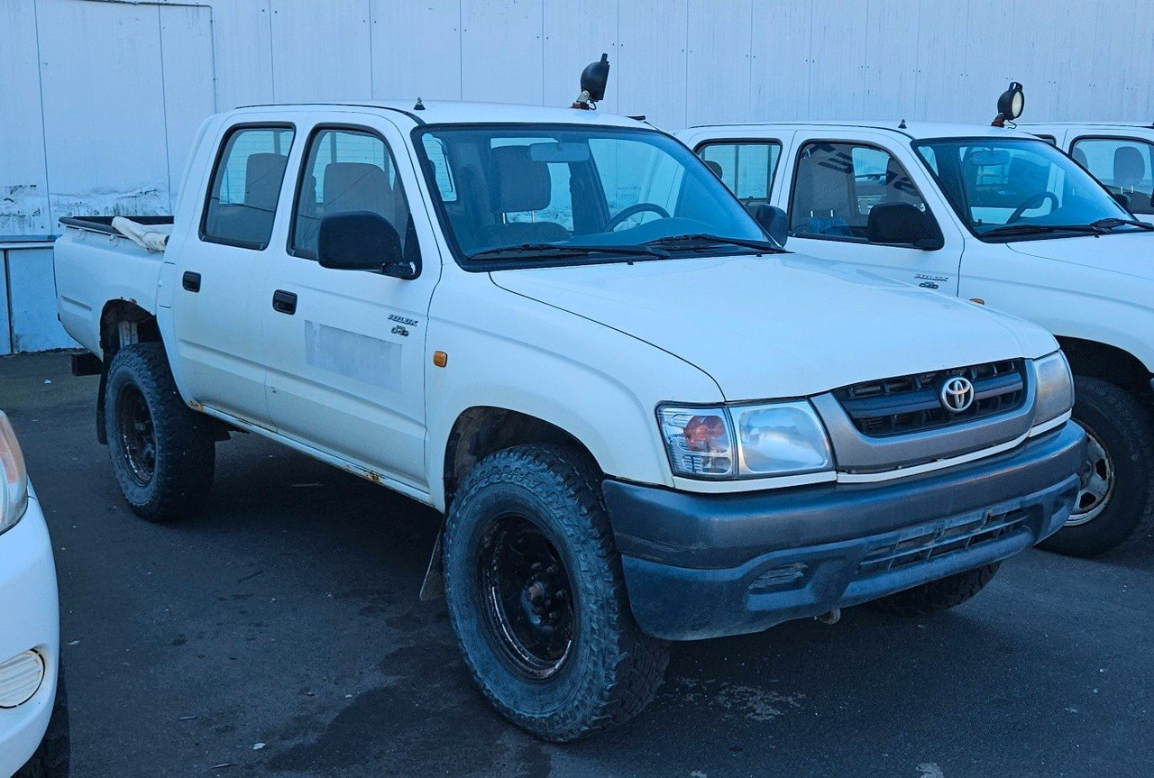 Toyota Hilux Double Cab 4x4 - SUV: obrázek 1 Toyota Hilux Double Cab 4x4 - SUV: obrázek 1