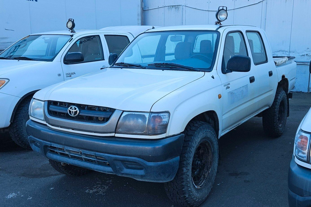 Toyota Hilux Double Cab 4x4 - SUV: obrázek 2 Toyota Hilux Double Cab 4x4 - SUV: obrázek 2