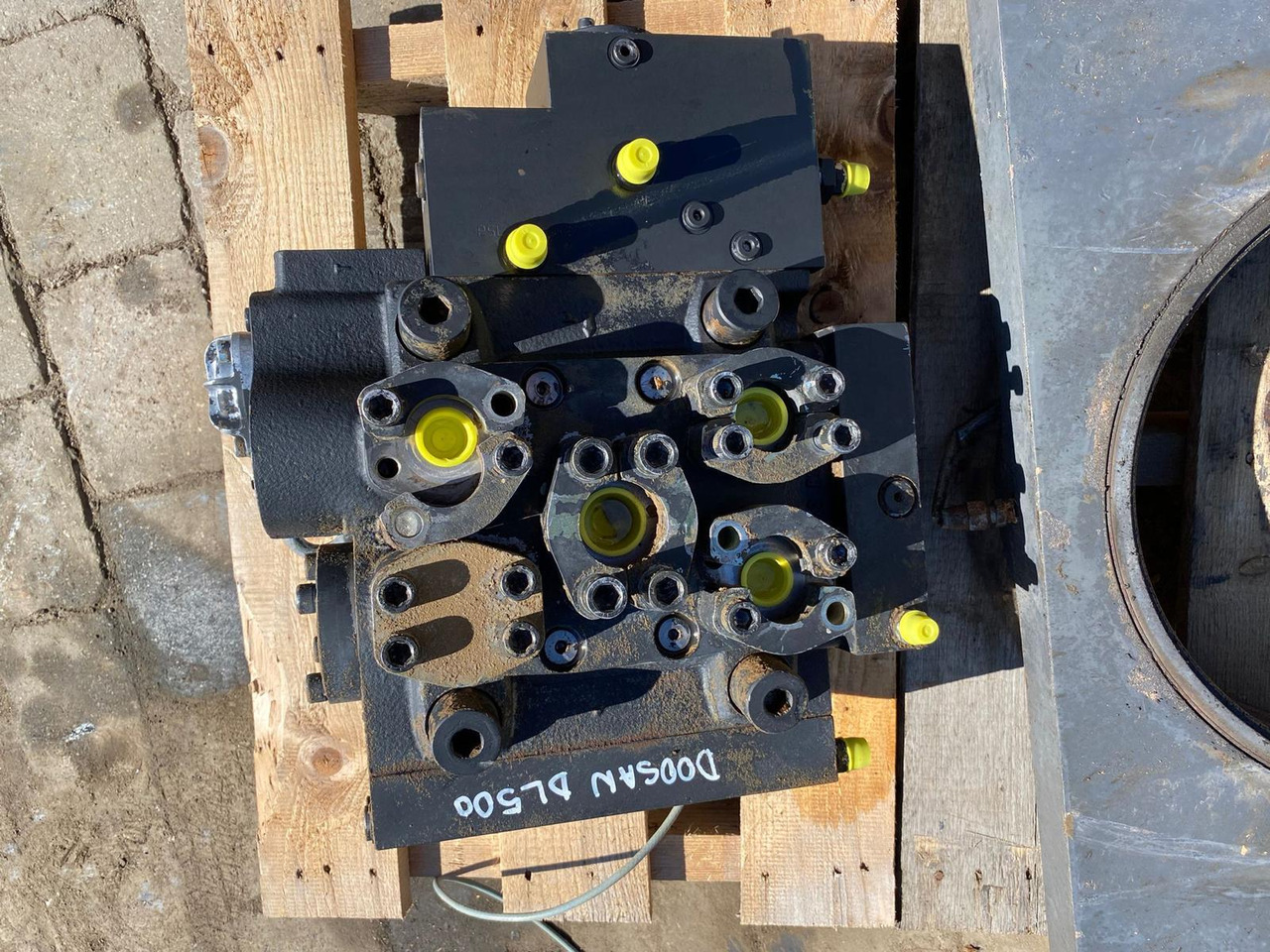 Doosan DL 500 - Hydraulický ventil pro Stavební technika: obrázek 2 Doosan DL 500 - Hydraulický ventil pro Stavební technika: obrázek 2