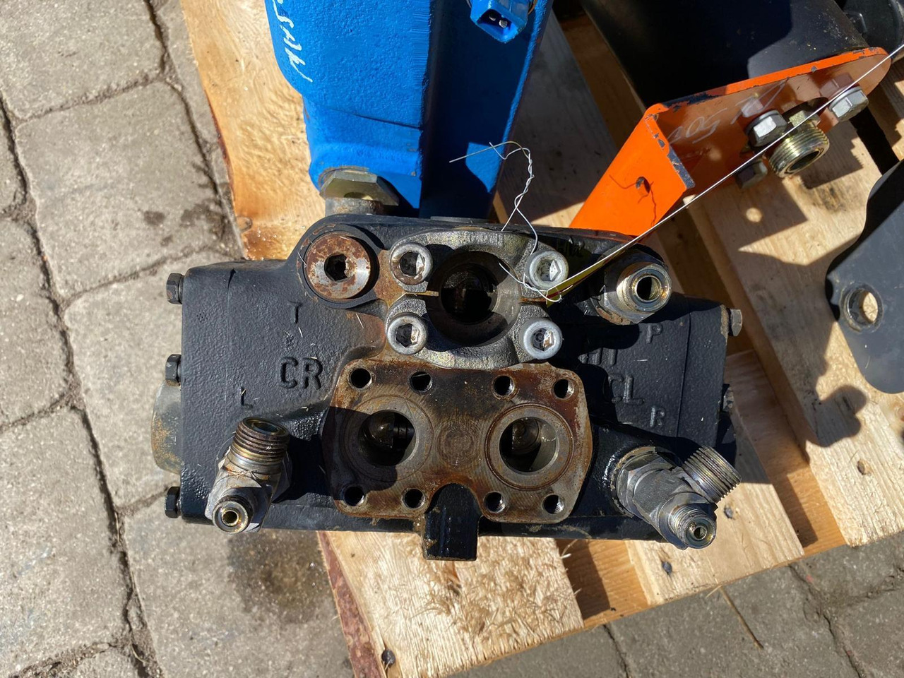 Doosan DL 500 - Hydraulický ventil pro Stavební technika: obrázek 5 Doosan DL 500 - Hydraulický ventil pro Stavební technika: obrázek 5