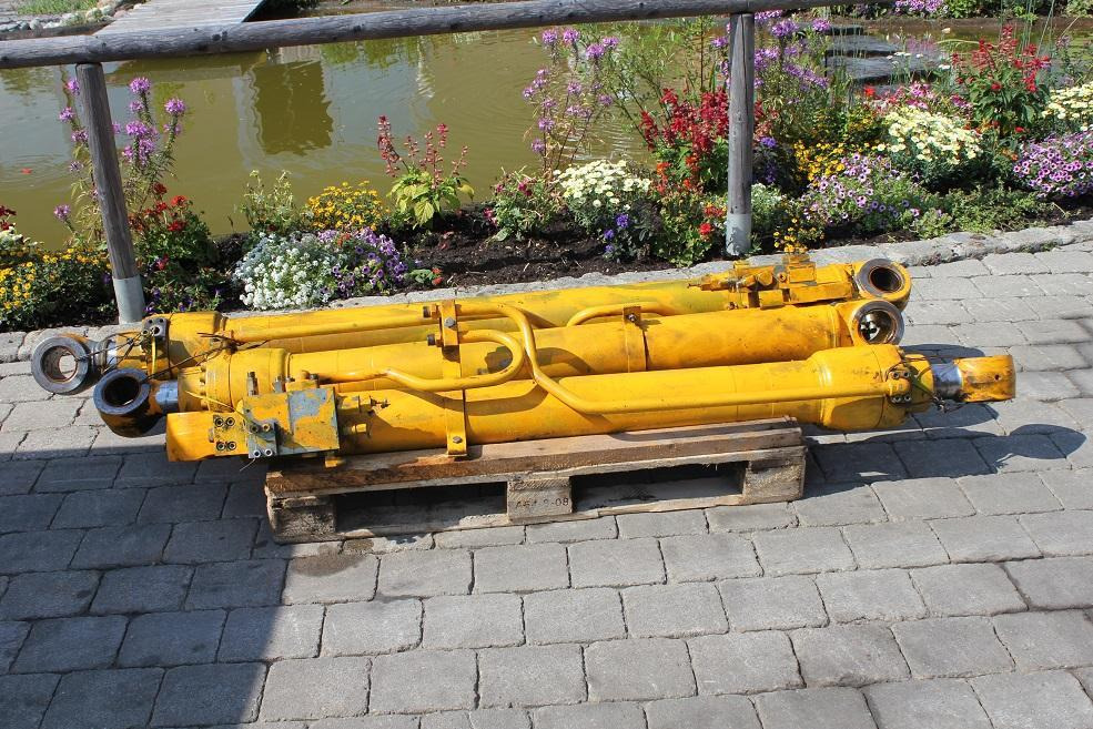 JCB 210 LC - Hydraulický válec pro Stavební technika: obrázek 1 JCB 210 LC - Hydraulický válec pro Stavební technika: obrázek 1