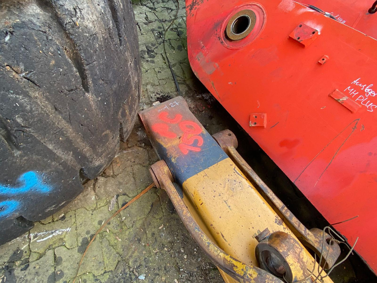 Komatsu PC 150 - Výložník: obrázek 5 Komatsu PC 150 - Výložník: obrázek 5