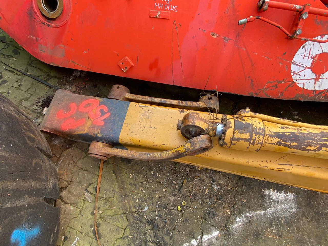 Komatsu PC 150 - Výložník: obrázek 4 Komatsu PC 150 - Výložník: obrázek 4