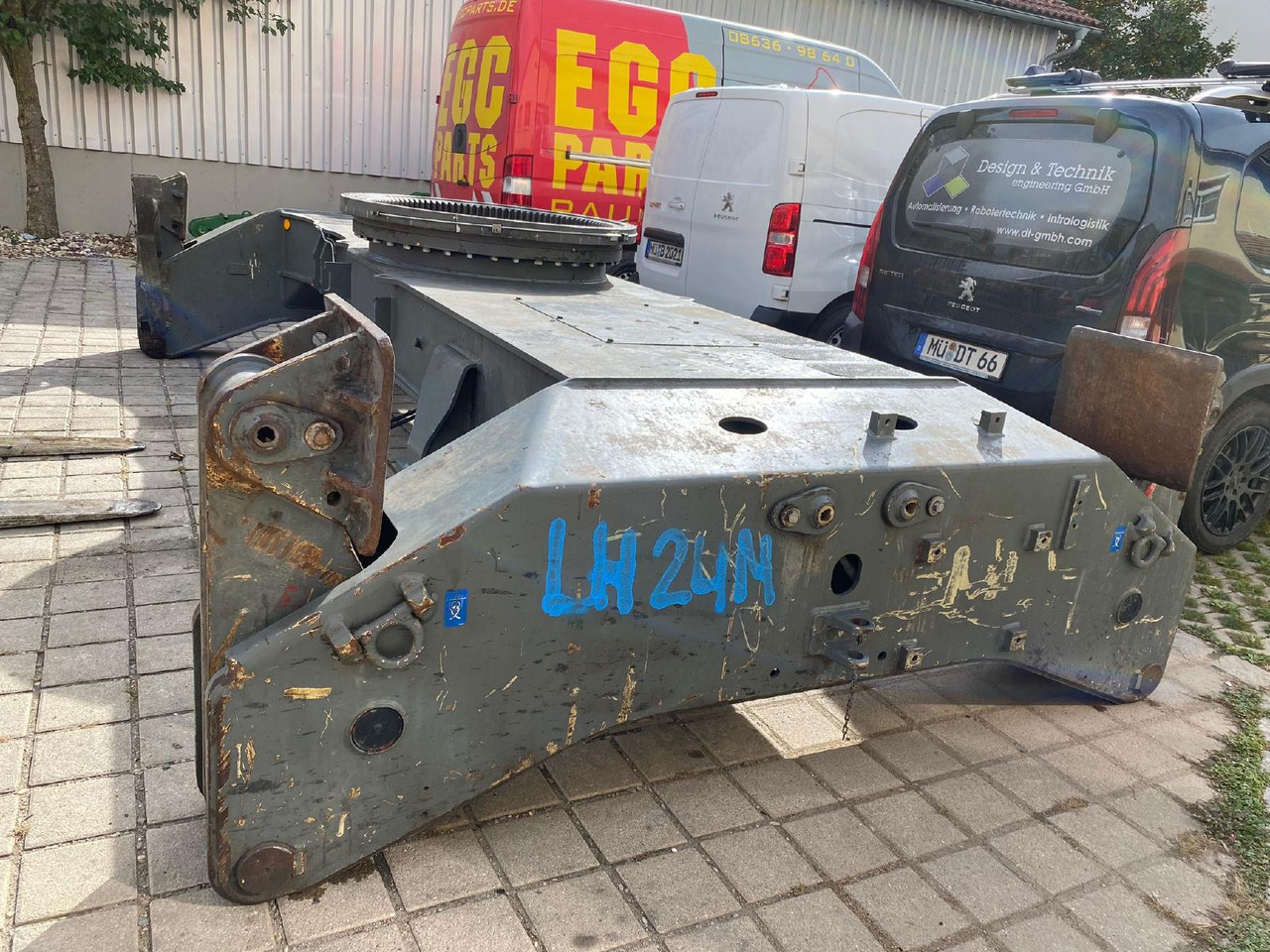 Liebherr LH 24 M LIT - Díly pásových podvozků pro Stavební technika: obrázek 4 Liebherr LH 24 M LIT - Díly pásových podvozků pro Stavební technika: obrázek 4