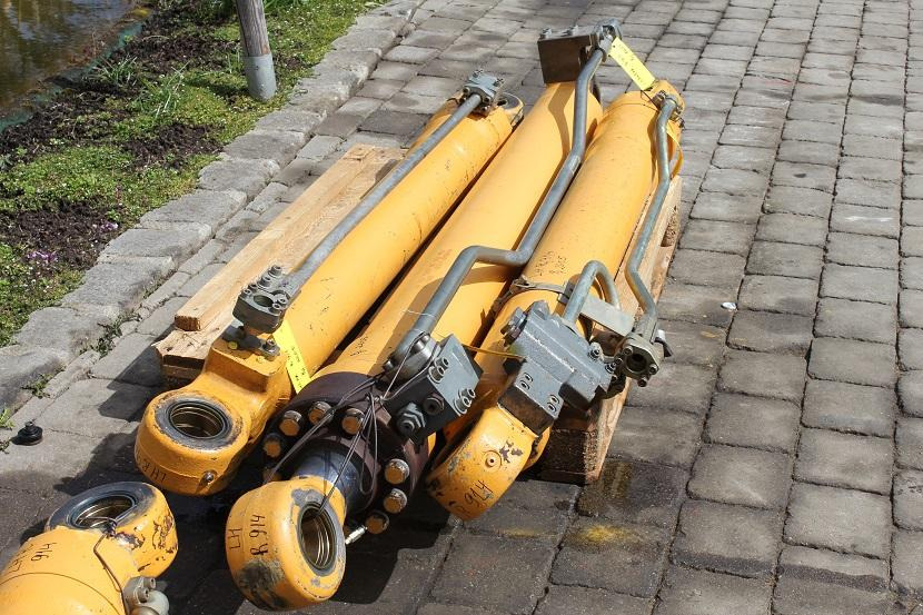 Liebherr R 914 - Hydraulický válec pro Stavební technika: obrázek 5 Liebherr R 914 - Hydraulický válec pro Stavební technika: obrázek 5
