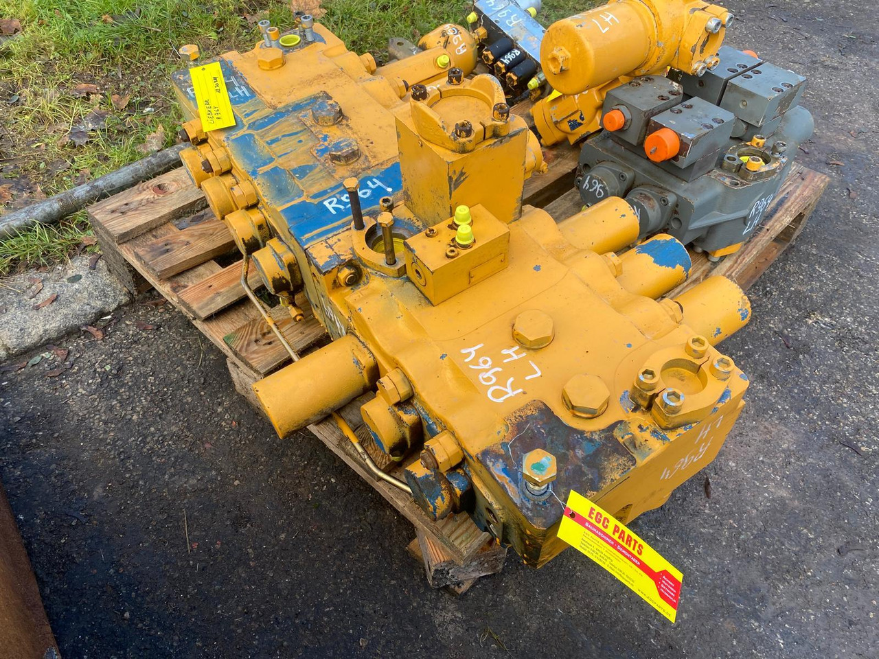 Liebherr R 964 B LIT - Hydraulický ventil pro Stavební technika: obrázek 1 Liebherr R 964 B LIT - Hydraulický ventil pro Stavební technika: obrázek 1