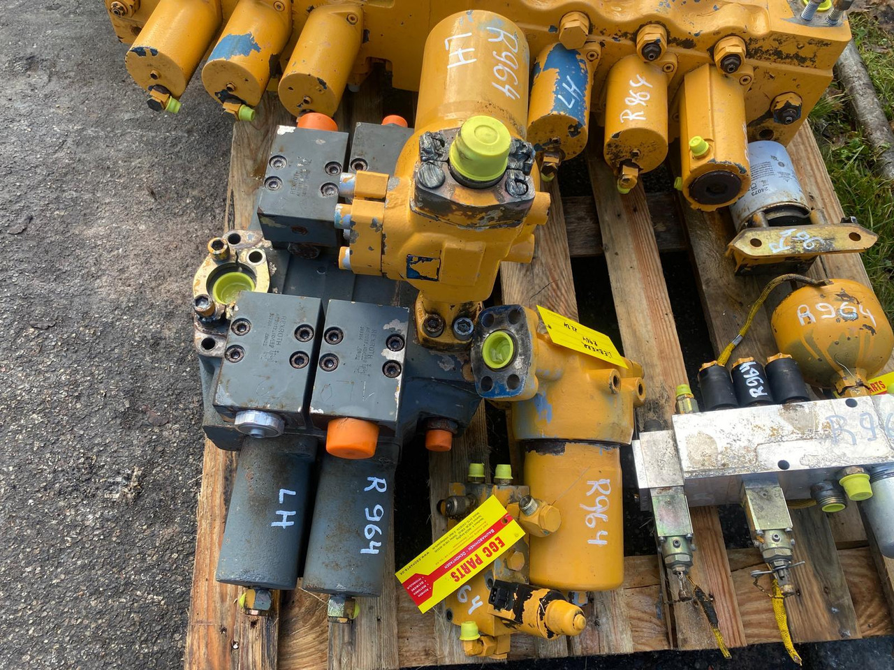 Liebherr R 964 B LIT - Hydraulický ventil pro Stavební technika: obrázek 2 Liebherr R 964 B LIT - Hydraulický ventil pro Stavební technika: obrázek 2