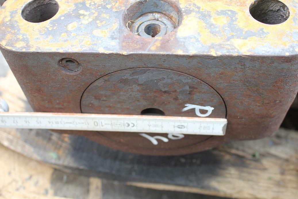 Liebherr R 984 - Pásy - Rolny pro Stavební technika: obrázek 4 Liebherr R 984 - Pásy - Rolny pro Stavební technika: obrázek 4