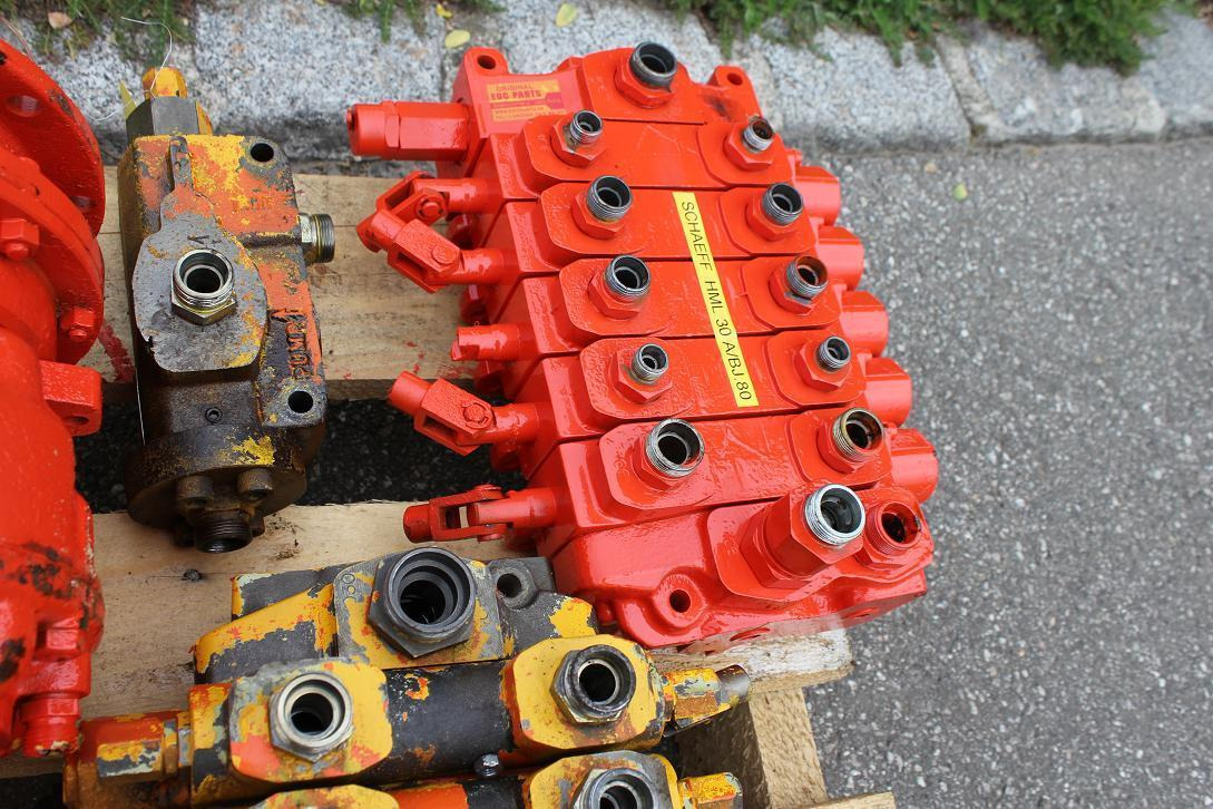 Schaeff HML 30 A - Hydraulický ventil pro Stavební technika: obrázek 5 Schaeff HML 30 A - Hydraulický ventil pro Stavební technika: obrázek 5