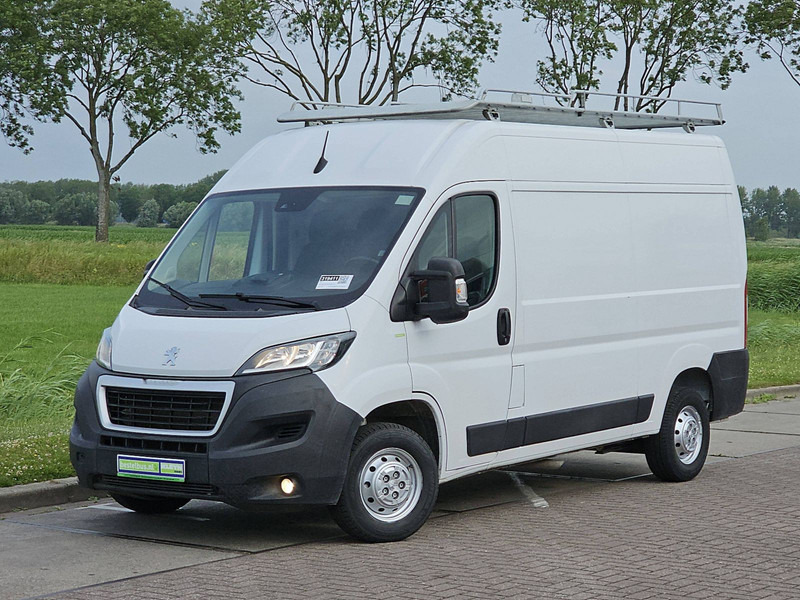 Peugeot Boxer 2.2 L2H2 Imperiaal Navi - Furgon: obrázek 2 Peugeot Boxer 2.2 L2H2 Imperiaal Navi - Furgon: obrázek 2