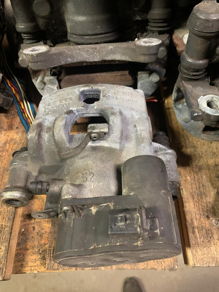 Brembo elektryczne D43901 Iveco Daily prawy, lewy, tył 2019- D43901 - Brzdový třmen pro Nákladní auto: obrázek 5 Brembo elektryczne D43901 Iveco Daily prawy, lewy, tył 2019- D43901 - Brzdový třmen pro Nákladní auto: obrázek 5