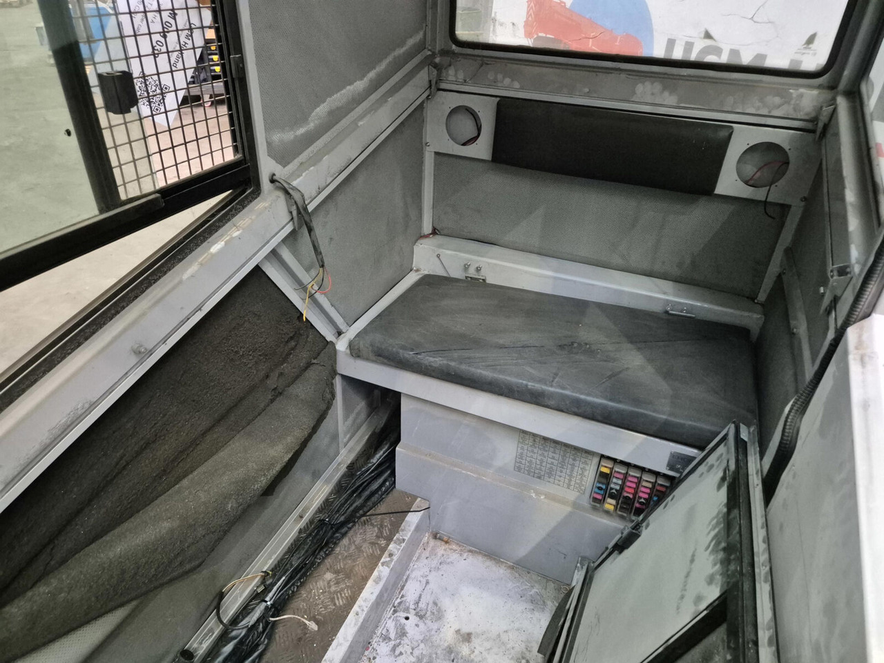 Kabina pro Autojeřáb C.T.2 upper cabin: obrázek 6 Kabina pro Autojeřáb C.T.2 upper cabin: obrázek 6