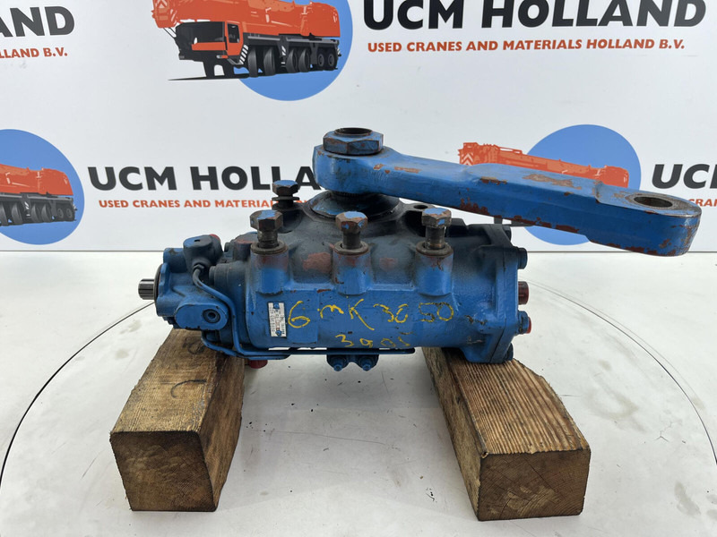 Grove GMK 3050 steering box - Těhlice pro Jeřáb: obrázek 1 Grove GMK 3050 steering box - Těhlice pro Jeřáb: obrázek 1