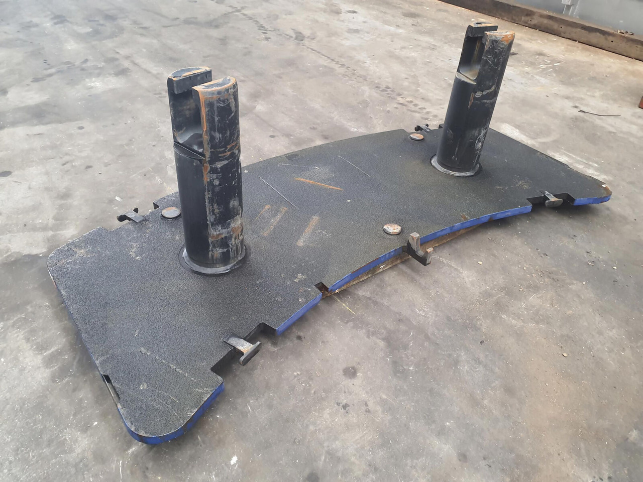 Grove GMK 4090 counterweight 1.1T - Protizávaží pro Autojeřáb: obrázek 1 Grove GMK 4090 counterweight 1.1T - Protizávaží pro Autojeřáb: obrázek 1