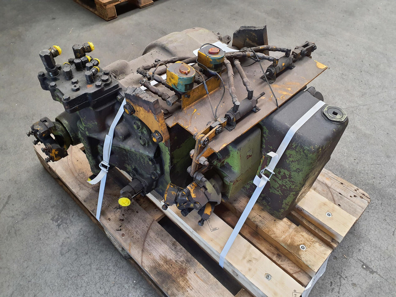Grove RT 65S Gearbox Clark R28621-8 - Převodovka pro Autojeřáb: obrázek 1 Grove RT 65S Gearbox Clark R28621-8 - Převodovka pro Autojeřáb: obrázek 1