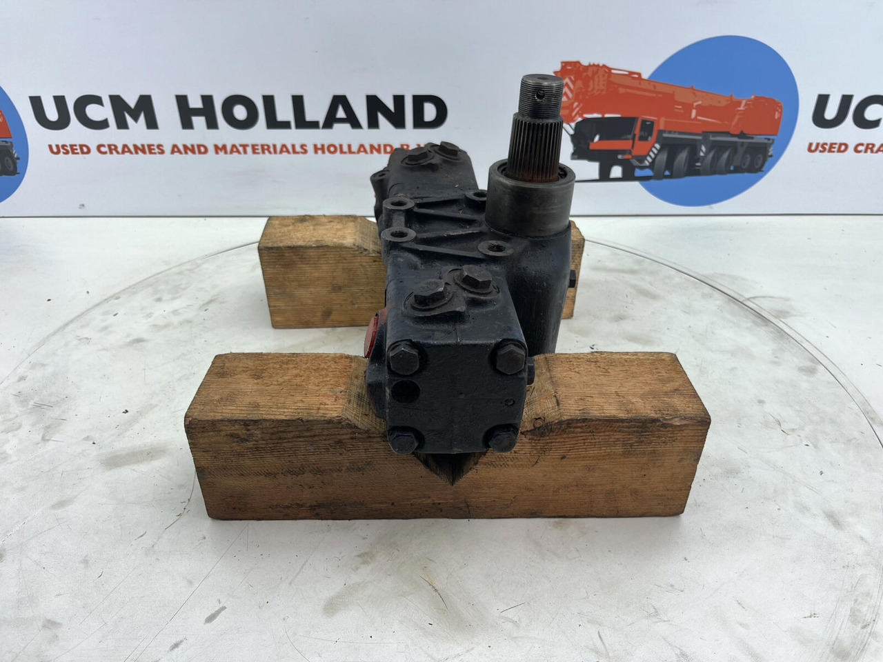 Krupp KMK 4070 steering box only for parts - Převodovka řízení pro Autojeřáb: obrázek 4 Krupp KMK 4070 steering box only for parts - Převodovka řízení pro Autojeřáb: obrázek 4