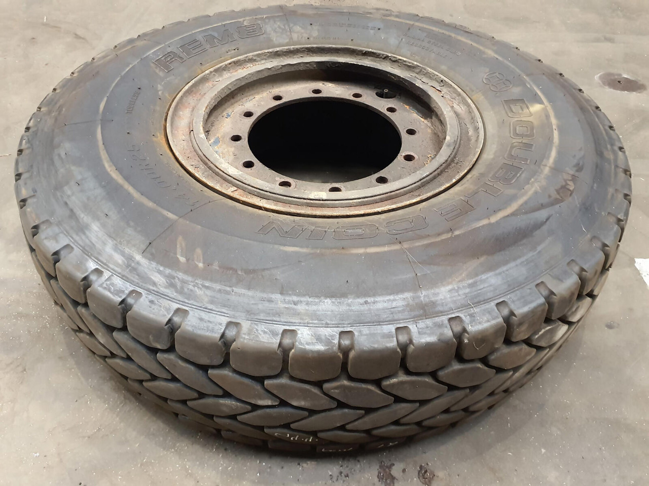Krupp Wheel 385/95R25 12 5.4 3p - Kompletní kolo pro Jeřáb: obrázek 2 Krupp Wheel 385/95R25 12 5.4 3p - Kompletní kolo pro Jeřáb: obrázek 2