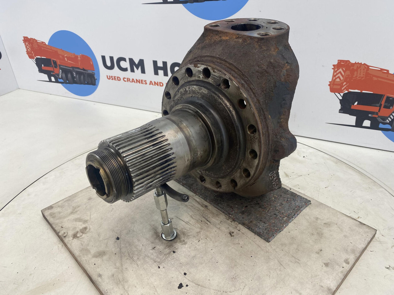 Liebherr LTM 1025 Steering knuckle 16 holes axle 1 - Těhlice pro Autojeřáb: obrázek 1 Liebherr LTM 1025 Steering knuckle 16 holes axle 1 - Těhlice pro Autojeřáb: obrázek 1