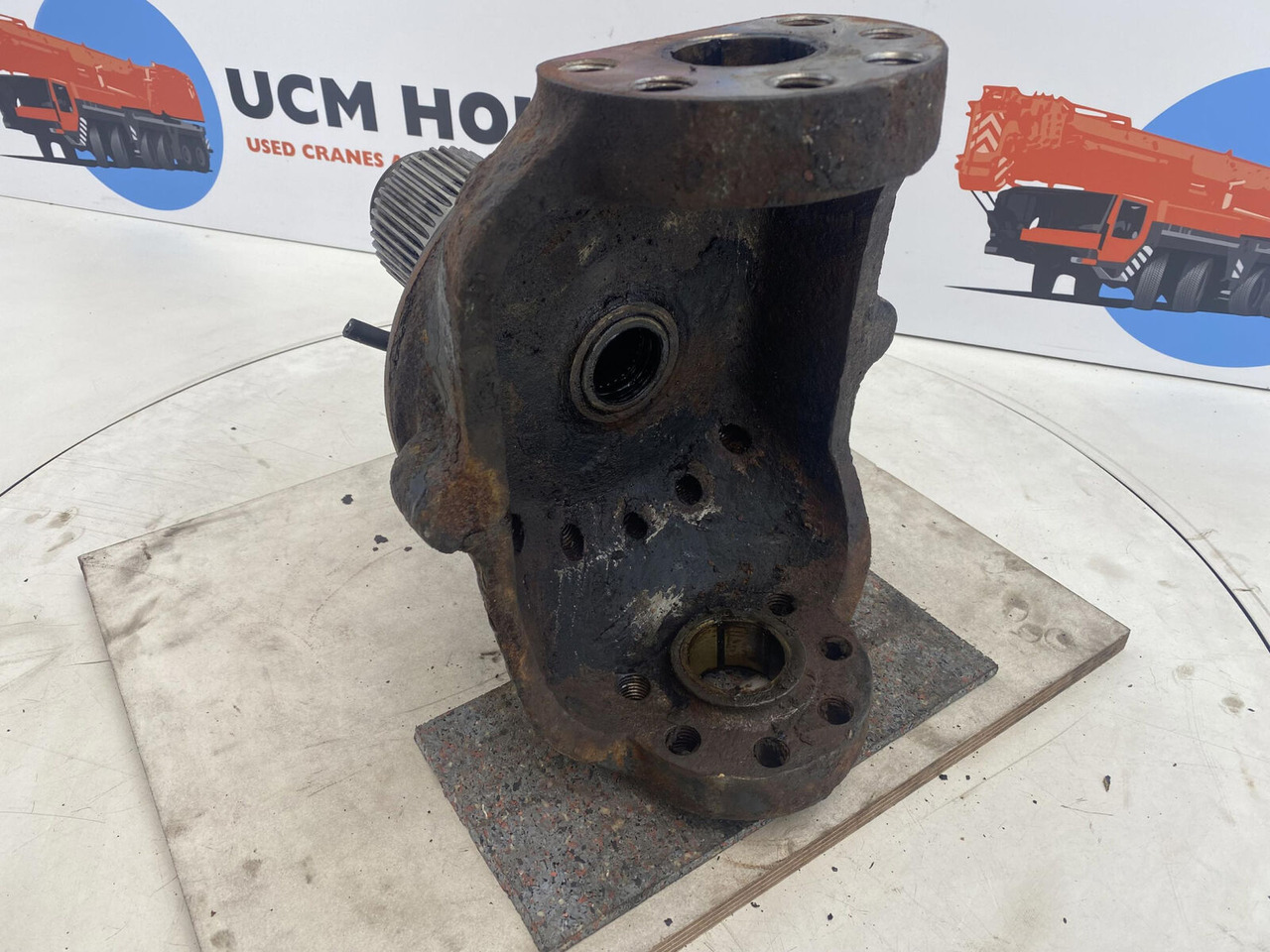 Liebherr LTM 1025 Steering knuckle 16 holes axle 1 - Těhlice pro Autojeřáb: obrázek 4 Liebherr LTM 1025 Steering knuckle 16 holes axle 1 - Těhlice pro Autojeřáb: obrázek 4