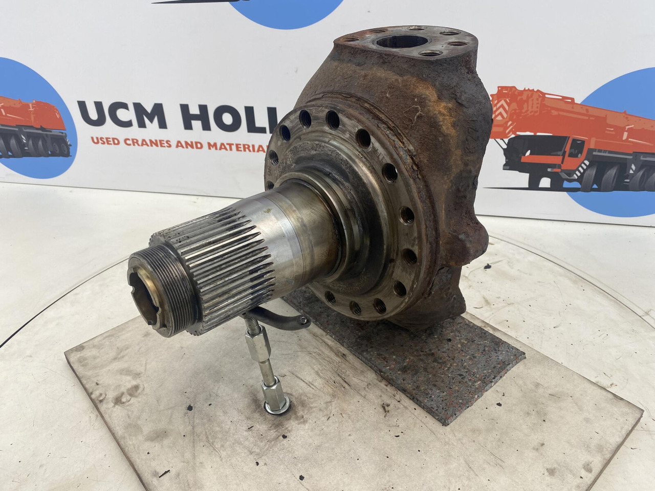Liebherr LTM 1025 Steering knuckle 16 holes axle 1 - Těhlice pro Autojeřáb: obrázek 1 Liebherr LTM 1025 Steering knuckle 16 holes axle 1 - Těhlice pro Autojeřáb: obrázek 1