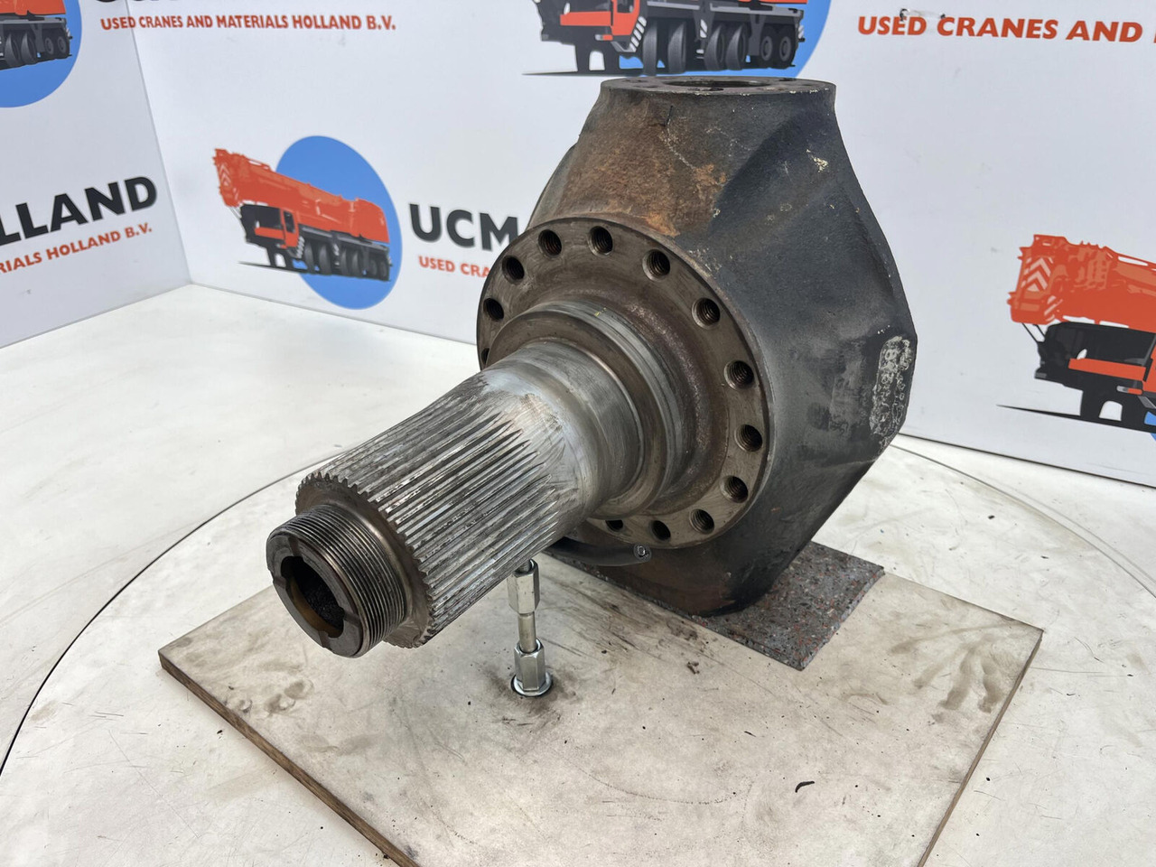 Liebherr LTM 1035 Steering knuckle 16 holes axle 1 - Těhlice pro Autojeřáb: obrázek 1 Liebherr LTM 1035 Steering knuckle 16 holes axle 1 - Těhlice pro Autojeřáb: obrázek 1
