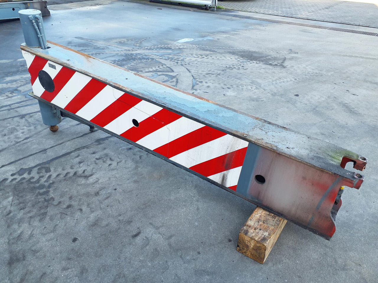 Liebherr LTM 1070-4.1 outrigger beam complete rear - Podvěs pro Autojeřáb: obrázek 4 Liebherr LTM 1070-4.1 outrigger beam complete rear - Podvěs pro Autojeřáb: obrázek 4