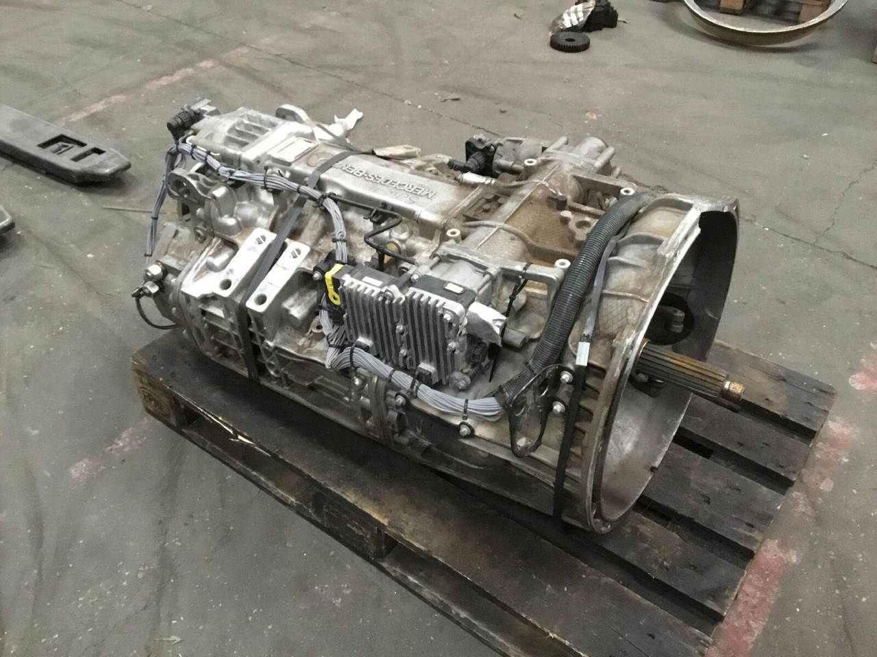 Mercedes-Benz GMK 4100, 4100-L, 5095, 5110-1, 5130 -2 gearbox G240-16 - Převodovka pro Autojeřáb: obrázek 1 Mercedes-Benz GMK 4100, 4100-L, 5095, 5110-1, 5130 -2 gearbox G240-16 - Převodovka pro Autojeřáb: obrázek 1