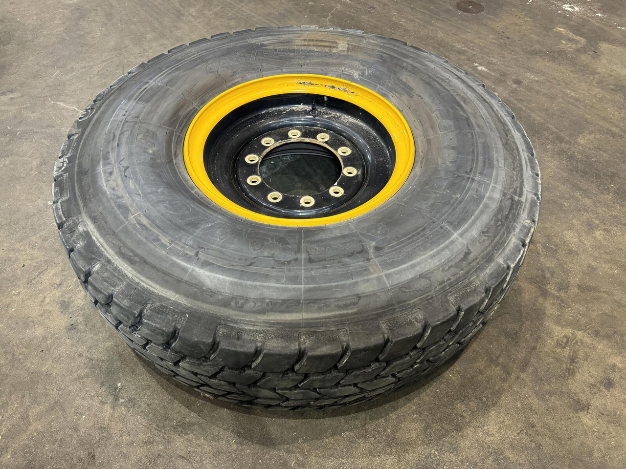 Michelin Wheel 445/95R25 10 12.3 1p - Kompletní kolo pro Jeřáb: obrázek 2 Michelin Wheel 445/95R25 10 12.3 1p - Kompletní kolo pro Jeřáb: obrázek 2