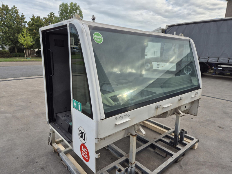 Kabina a interiér pro Jeřáb Terex AC 100 lower cabin: obrázek 1