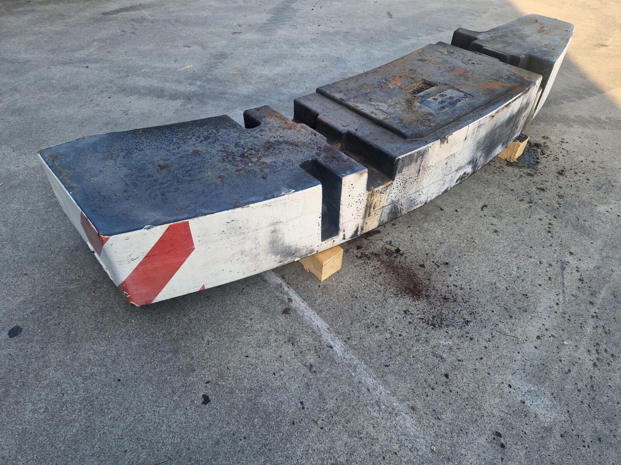 Terex AC 40 CITY counterweight 2.35T - Protizávaží pro Autojeřáb: obrázek 4 Terex AC 40 CITY counterweight 2.35T - Protizávaží pro Autojeřáb: obrázek 4