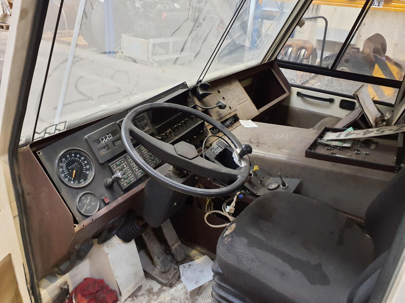 Terex PPM 480 ATT lower cabin - Kabina a interiér pro Jeřáb: obrázek 5 Terex PPM 480 ATT lower cabin - Kabina a interiér pro Jeřáb: obrázek 5