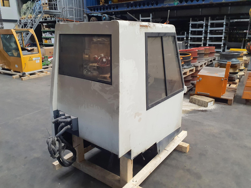 Terex PPM ATT 250 lower cabin - Kabina a interiér pro Jeřáb: obrázek 4 Terex PPM ATT 250 lower cabin - Kabina a interiér pro Jeřáb: obrázek 4